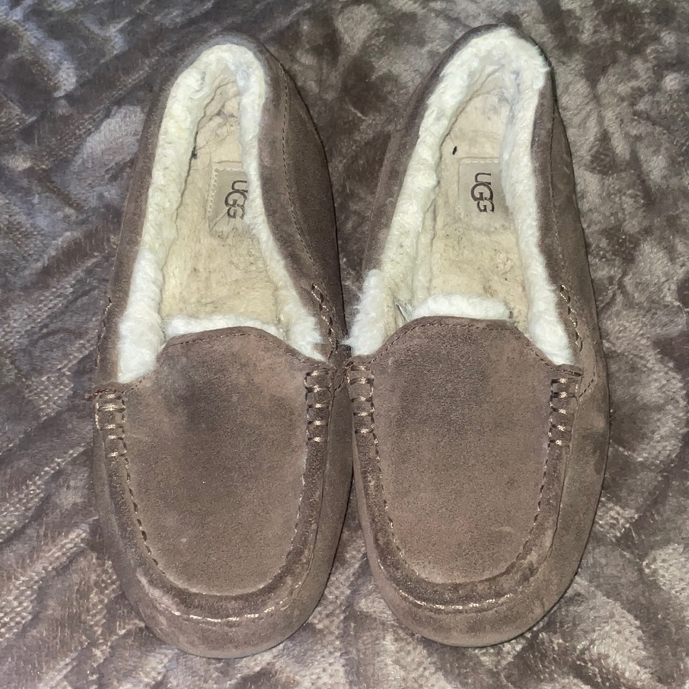 EUC Ugg Ansley slipper size 7